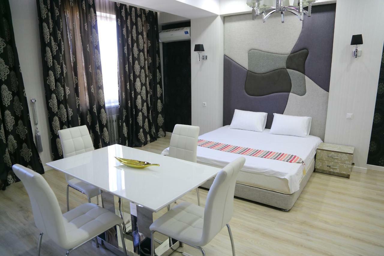 Lux Bishkek Apartment מראה חיצוני תמונה