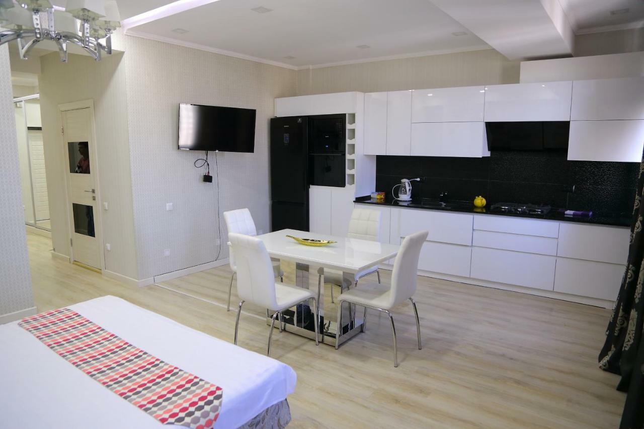 Lux Bishkek Apartment מראה חיצוני תמונה